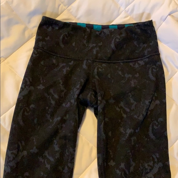 Lululemon leggings size 2 - Picture 2 of 6